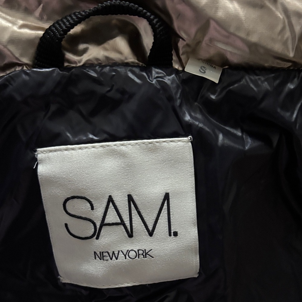 SAM. New York  Women's Gold Metallic Puffer Vest Size Small - Picture 2 of 7